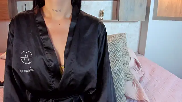 Emilly_Beaumont's cam snapshot