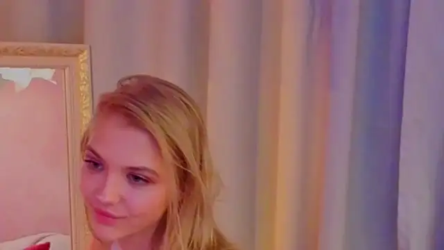 4example_Chloe's cam snapshot