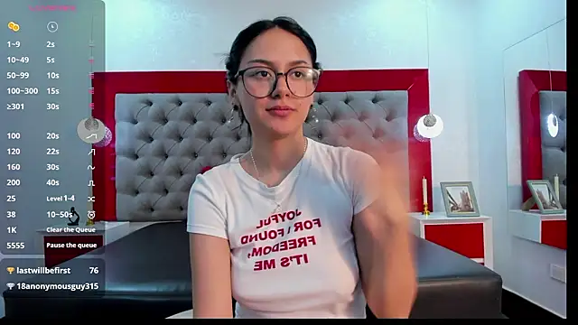 NiccolleHall's cam snapshot