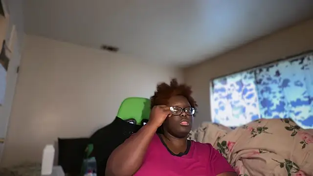 -Yagurlwest's cam snapshot