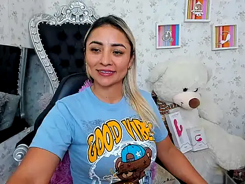 milf_bigass_'s cam snapshot