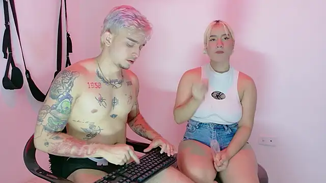 AliceandMax's cam snapshot