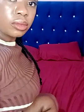 Luciouslips00's cam snapshot