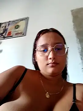 young_dairy01's cam snapshot