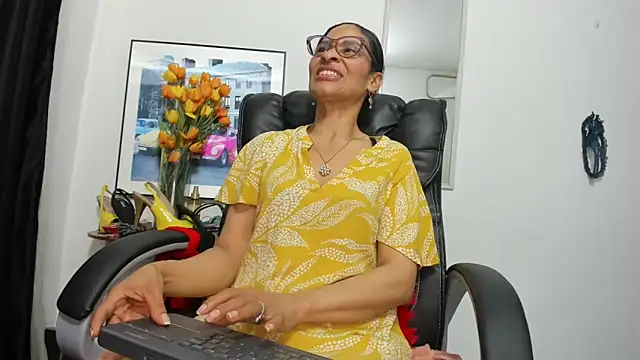 Aries_Mature live sex cam