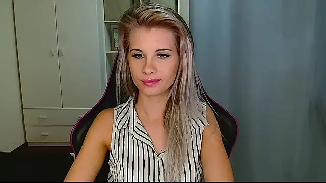 KristineGlow's cam snapshot