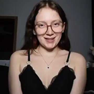 YoungLisaa18's cam snapshot