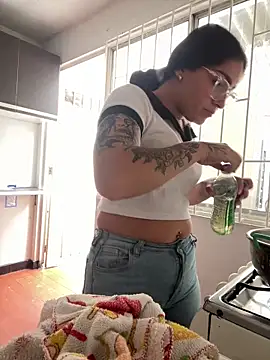 Alyha_Cortes's cam snapshot