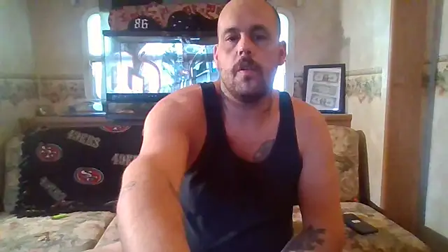 BigriskDaddy92 live sex cam