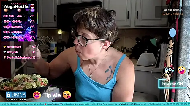 YogaHottie76's cam snapshot