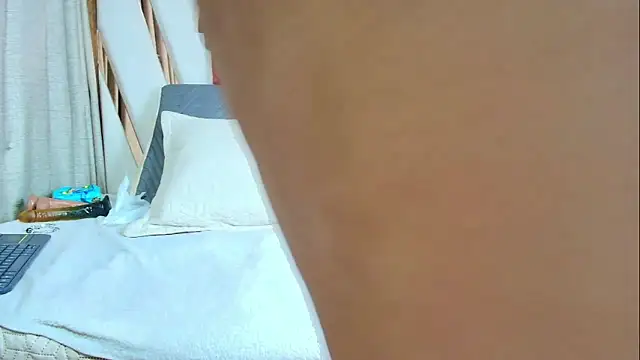 Rachele_x live sex cam