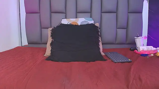 _MiaBrown_'s cam snapshot