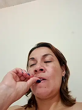 Zaralu_'s cam snapshot