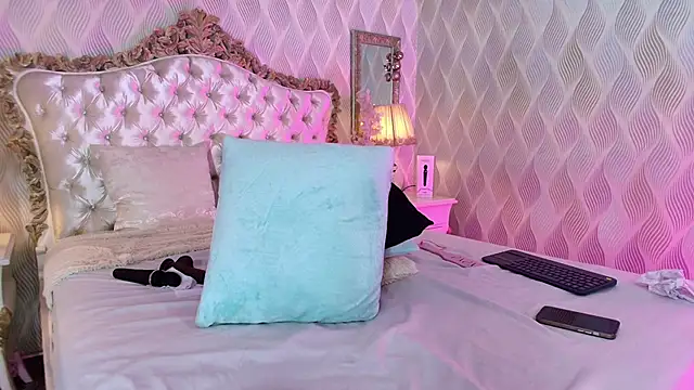 Bella_Smiith_'s cam snapshot