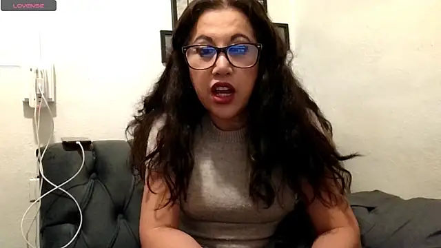 MirandaLatinaLovely's cam snapshot