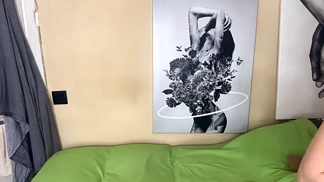 HotBellacle's cam snapshot