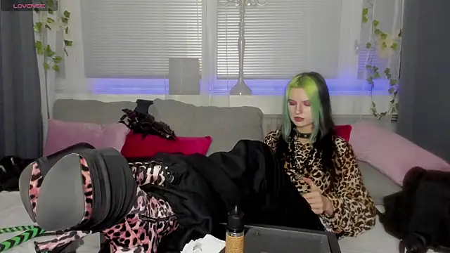 ToxicKittyy's cam snapshot