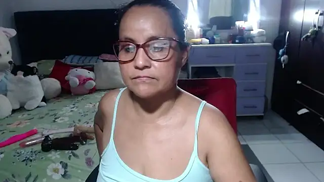 pervert_mommy_'s cam snapshot