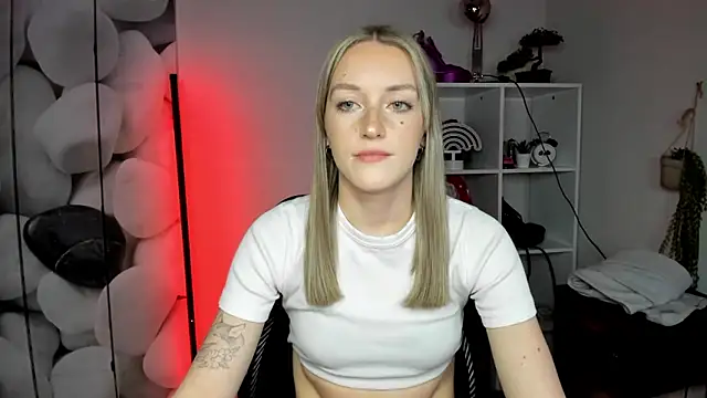 EvelynBlond's cam snapshot