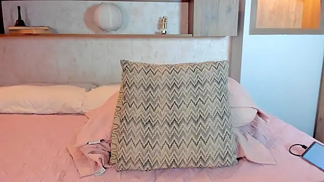 Emilly_Beaumont's cam snapshot