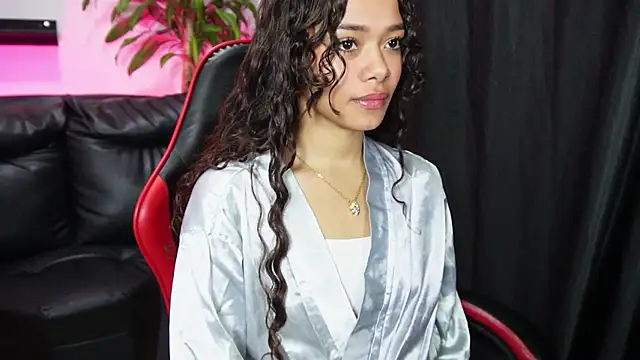 sara_sharma_'s cam snapshot