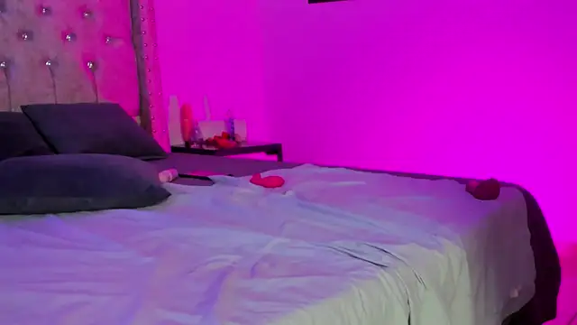 nicolee_millerr's cam snapshot