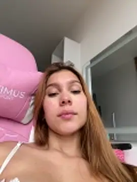 Nikii__ live sex cam