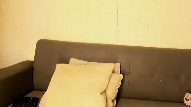 karina_gomez_18's cam snapshot