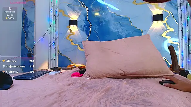 lorrayne_'s cam snapshot