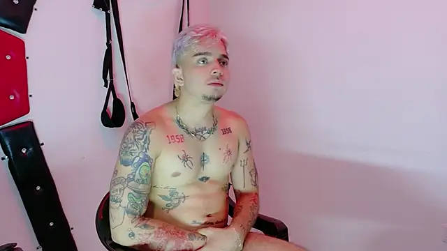 AliceandMax's cam snapshot