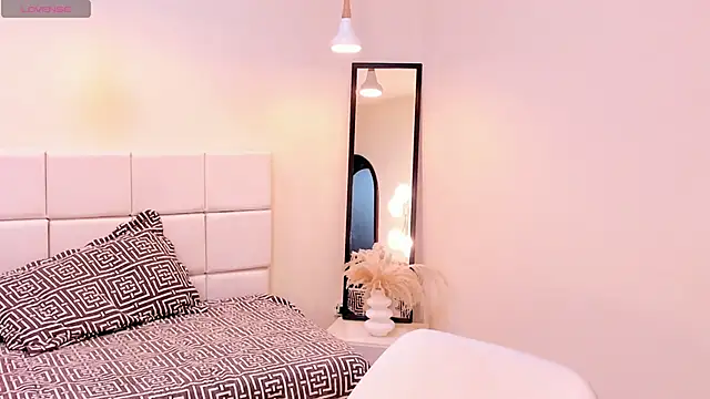 your_khloe's cam snapshot