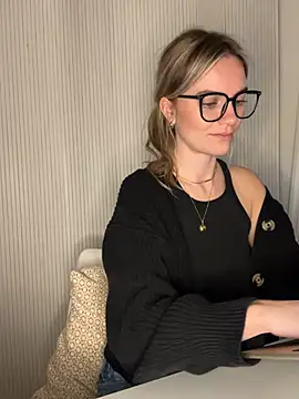 Milla__one's cam snapshot