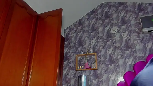 EMMAPARISS's cam snapshot