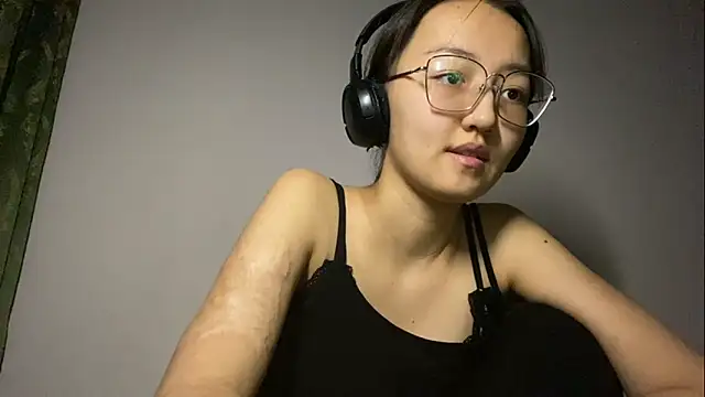 LinaClous's cam snapshot