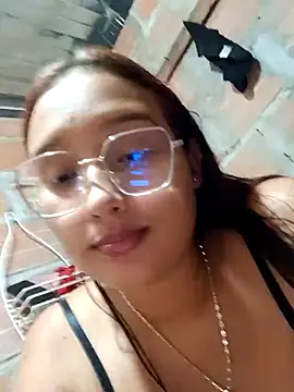 young_dairy01's cam snapshot