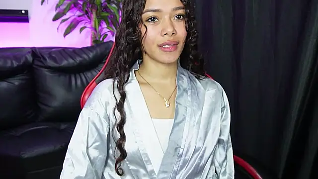 sara_sharma_'s cam snapshot