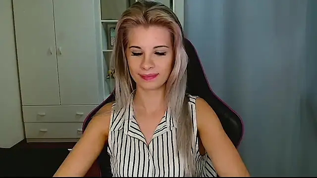 KristineGlow's cam snapshot