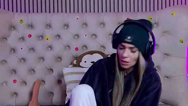 PlayfulShow's cam snapshot