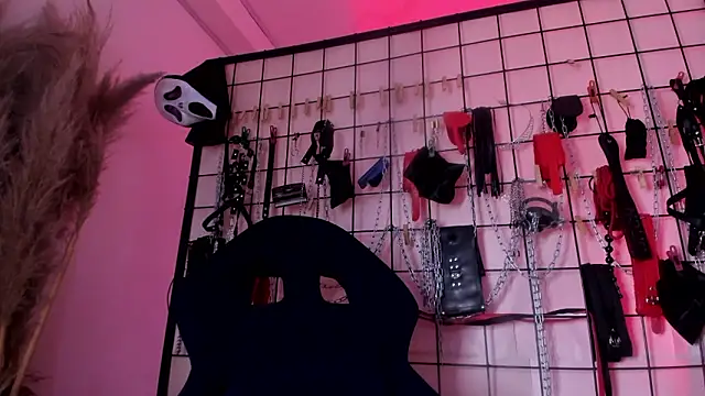 charrlotte_quinn's cam snapshot