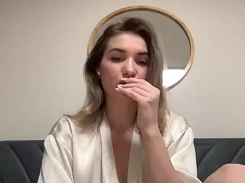 ElieHeiva live sex cam