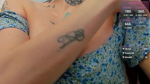 SarahLust live sex cam