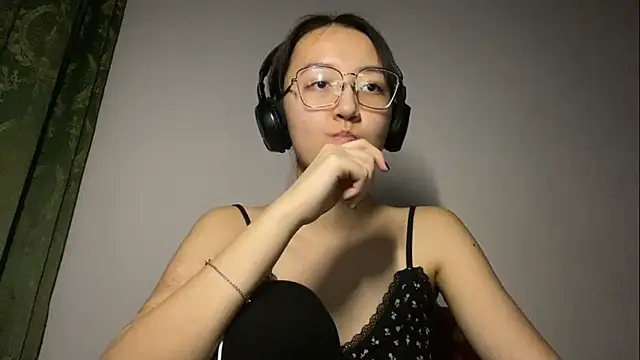 LinaClous live sex cam