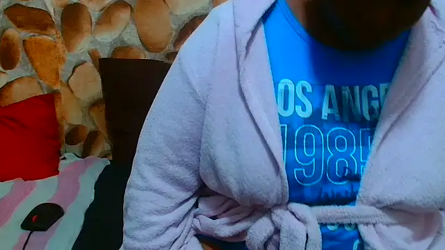 AfricanBigAssxx98's cam snapshot