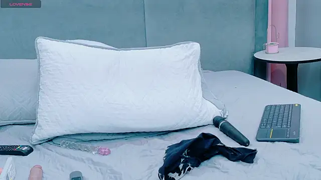 Julieth_Lovee's cam snapshot