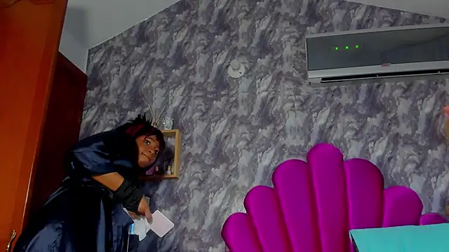 EMMAPARISS's cam snapshot