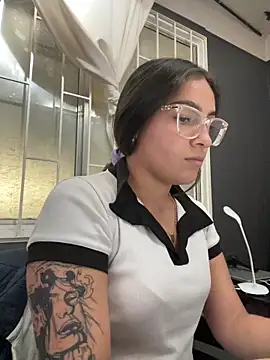 Alyha_Cortes's cam snapshot