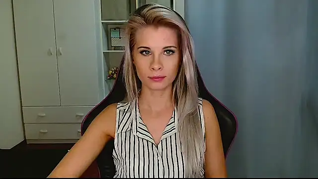 KristineGlow's cam snapshot