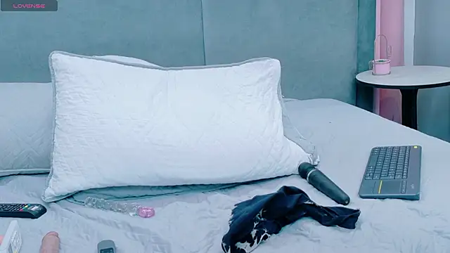 Julieth_Lovee's cam snapshot