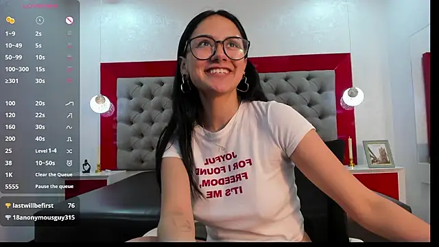 NiccolleHall's cam snapshot