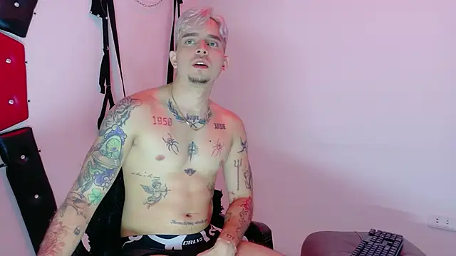 AliceandMax's cam snapshot